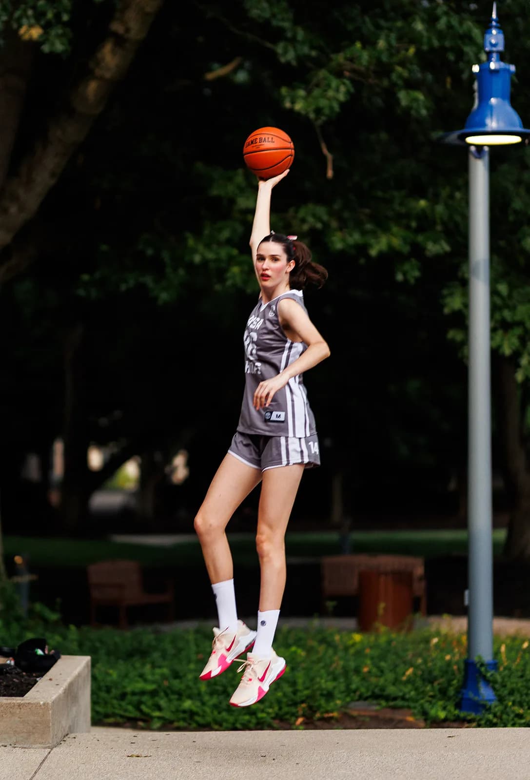 AUSA Hoops player rising for a jump shot